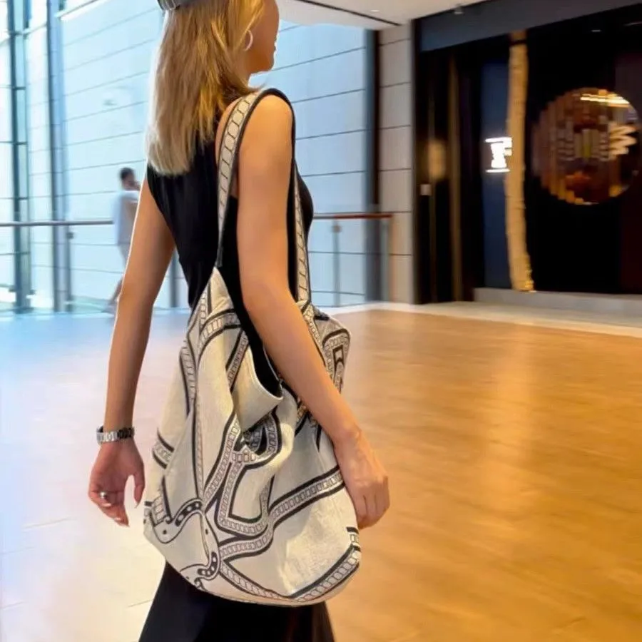 

This Year, High-quality Canvas Bags with Totems Linen Prints Tote Commuting, and Large Capacity Single Bags Are Popular Handbags