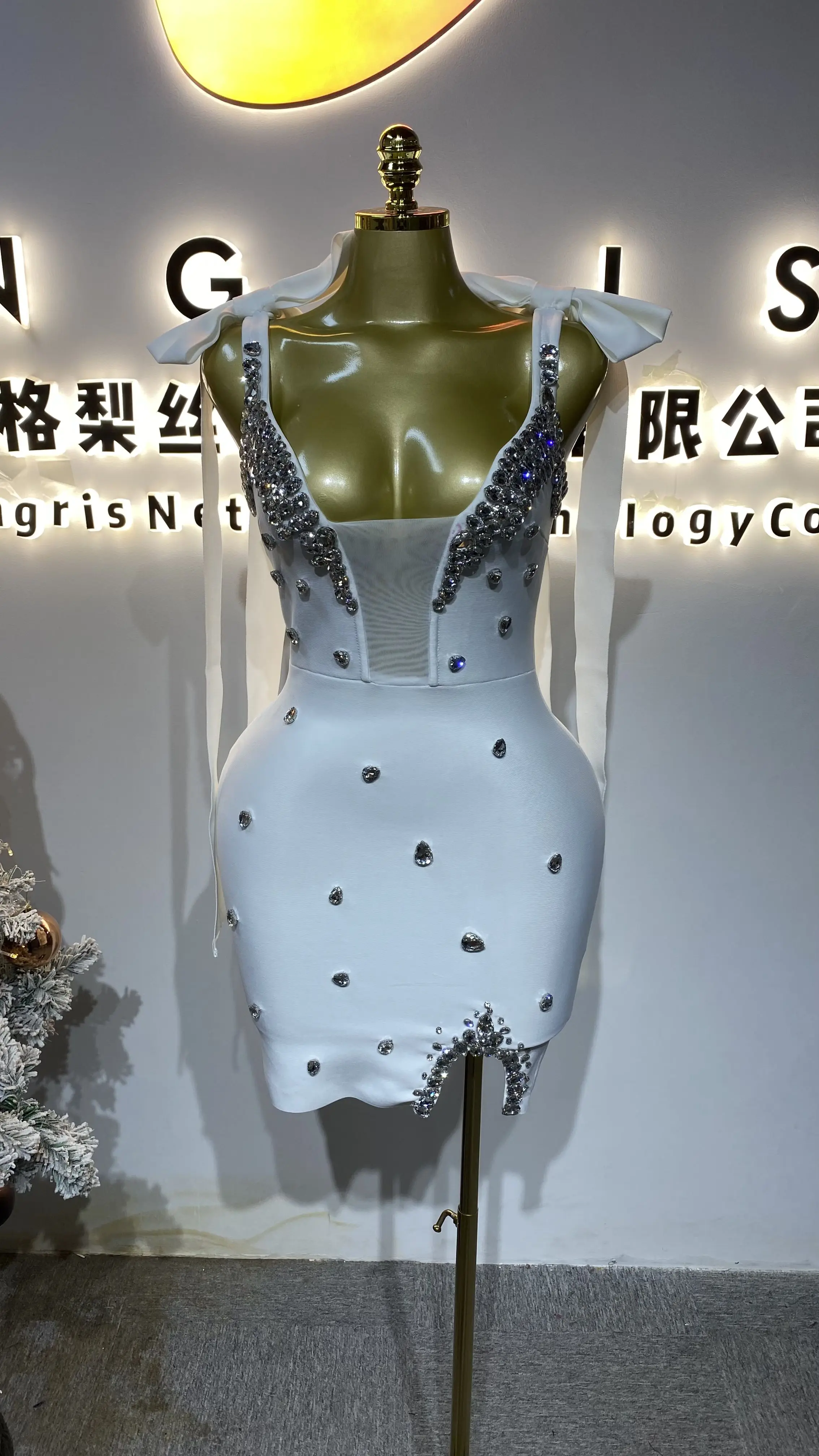 Off-shoulder pearl mini dress, slim-fit dress, 3D floral luxury dress, elegant for women.-GZXX425