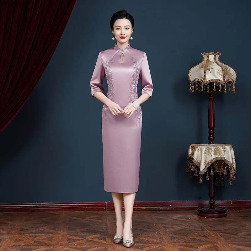 ชุดราตรีสปริงใหม่สุดหรูสำหรับแม่เจ้าบ่าวในงานแต่งงาน