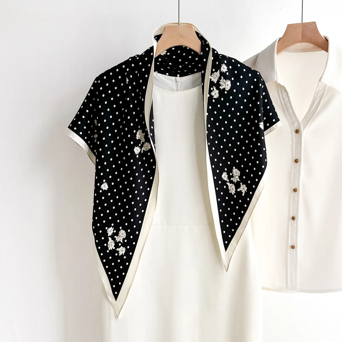 

New Twill Shawl Triangle Scarf For Women floral Neckerchief Female New Headband Hair Bands Print Foulard Hijab Wraps Bandana