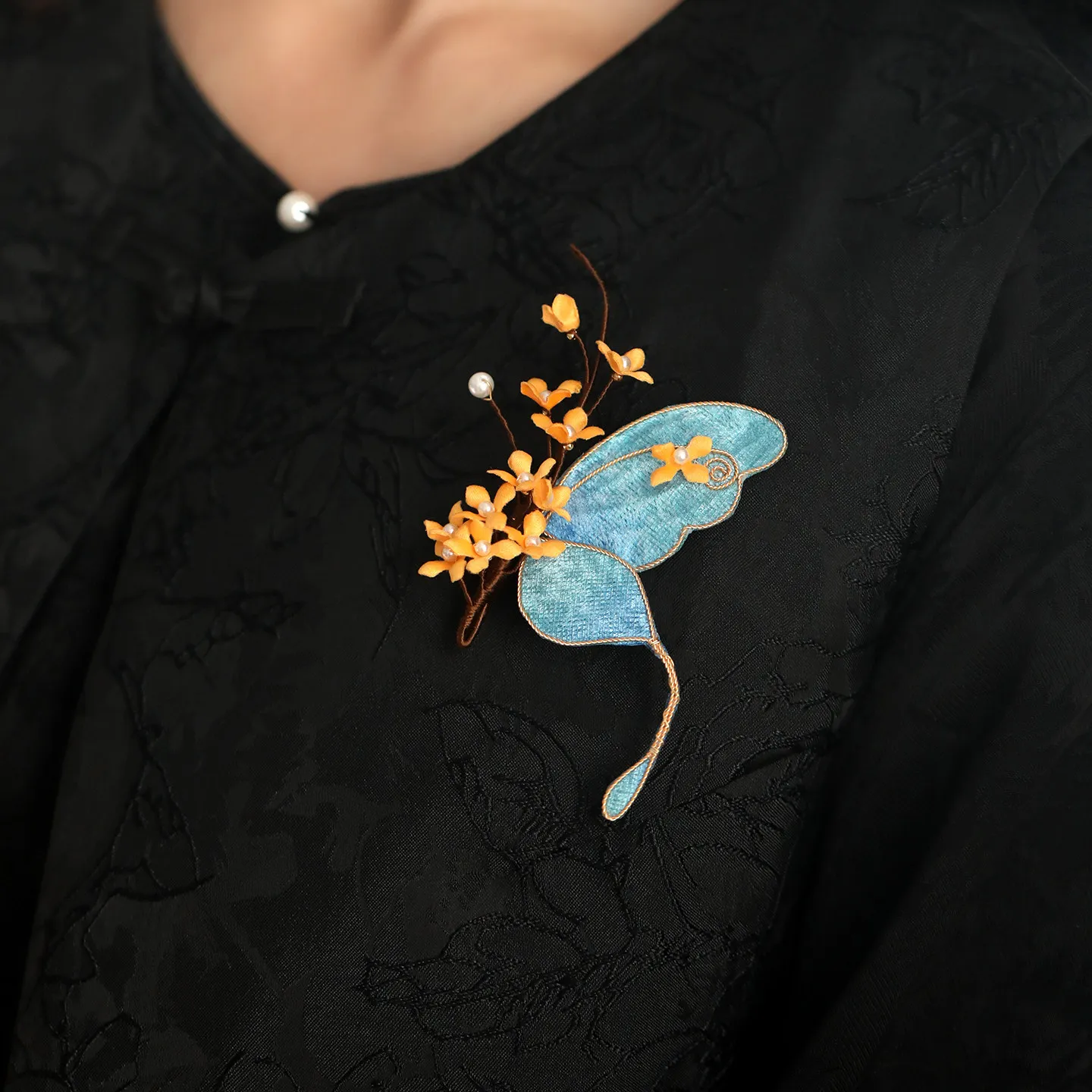 Chinese Traditional Hanfu Qipao Exquisite Fabric Butterfly Osmanthus Brooch Vintage Pin For Autumn Winter Coats Sweaters Decor