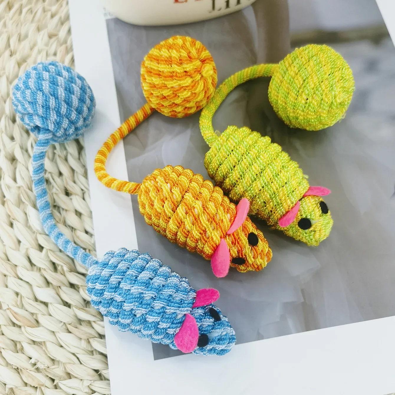 

Cat and Mouse Toys Colorful Woven Mouse Tail Ball Playing with Cats Rustling Sound Self Fun Toys Pet Supplies