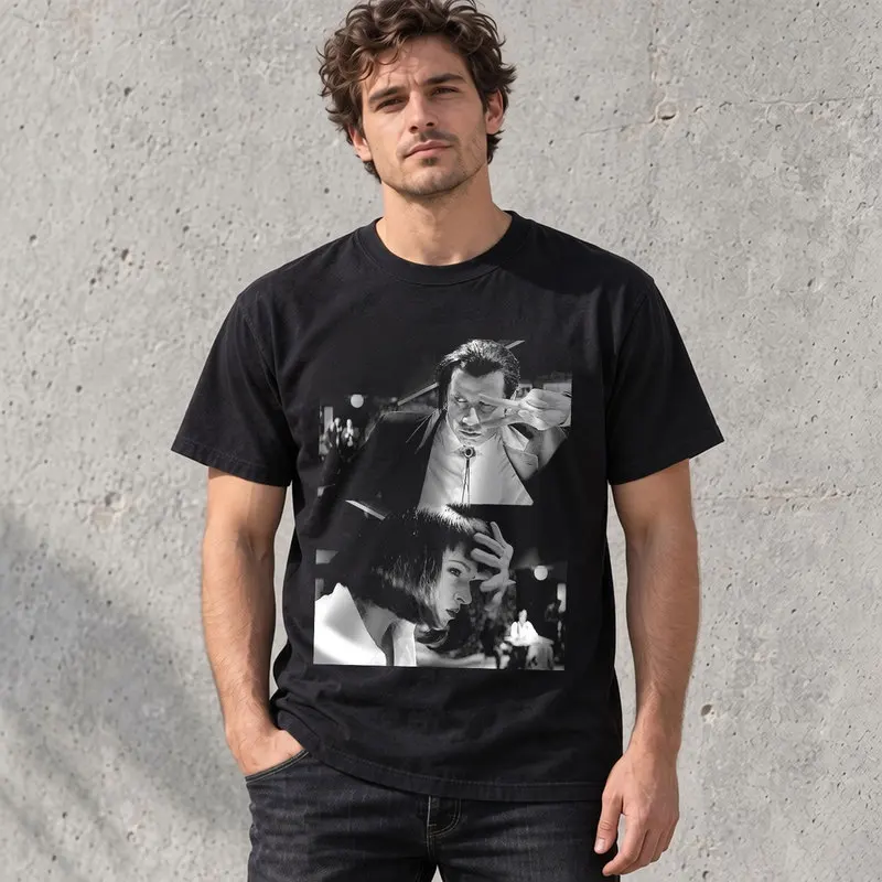 パルプ・フィクションの映画グラフィックtシャツ、90年代のレトロな映画プリントtシャツ、クエンティン・タランティーノ監督の名作映画をモチーフにしたユニセックスの半袖シャツ。