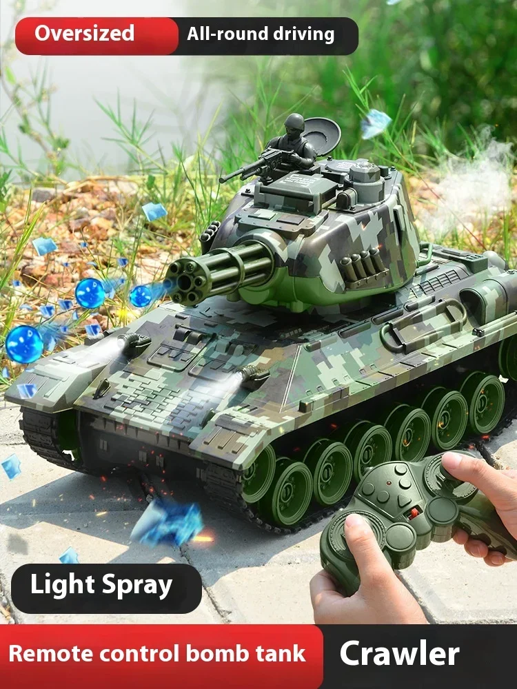 Tanque con Control remoto con seguimiento transfronterizo, simulación de luz de batalla, rociador de agua de disparo, rueda colgante, regalo para niño, regalo de Año Nuevo