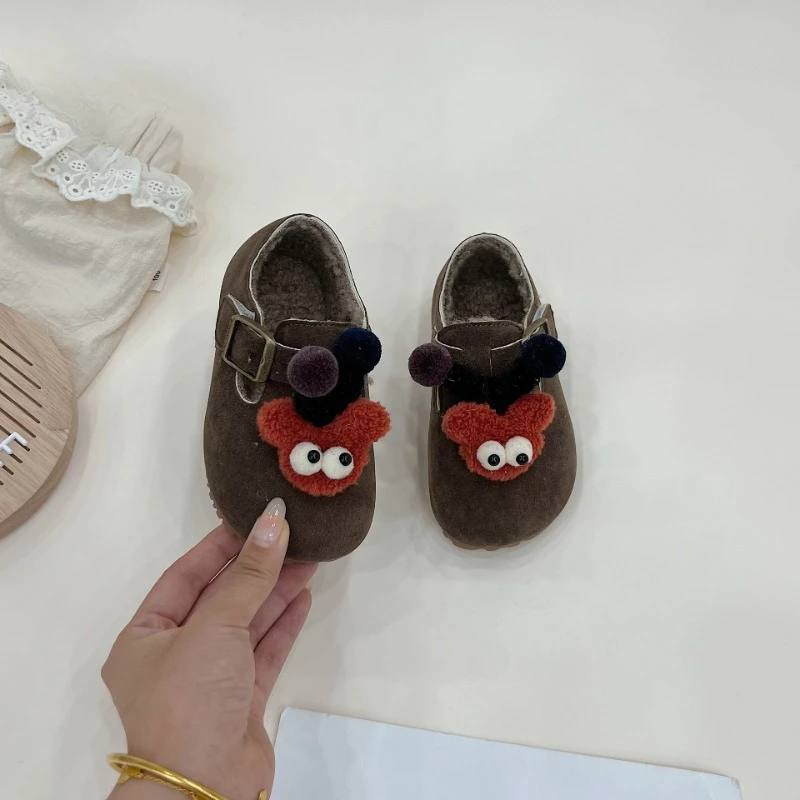 Zapatos de invierno bonitos de dibujos animados para niños, zapatos cálidos de felpa para niñas, zapatos de algodón a la moda, zapatos planos informales versátiles antideslizantes para niños