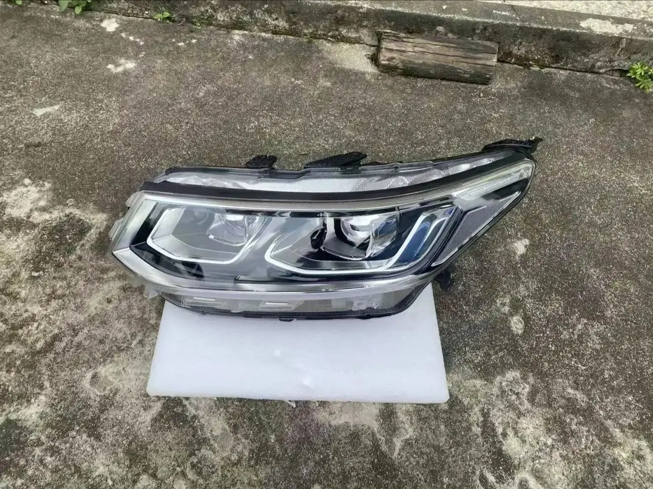 

Suitable for Car Headlight Headlamp for Changan CS95 19-21DRL Daytime Running Light High low beam Turn signal