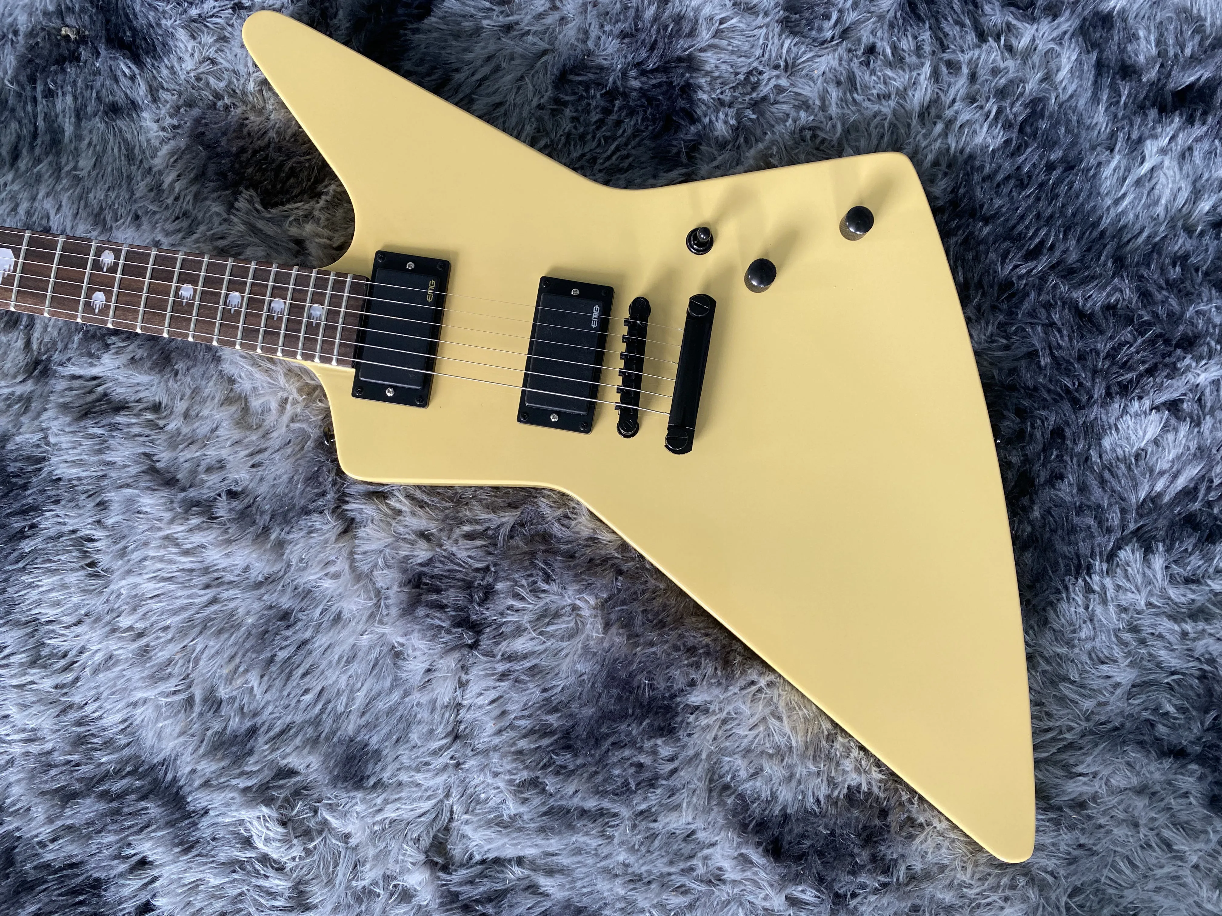 Goose Type Electric Guitar, Yellow Color, Factory Direct Sales, Can Be Customized, Free Shipping