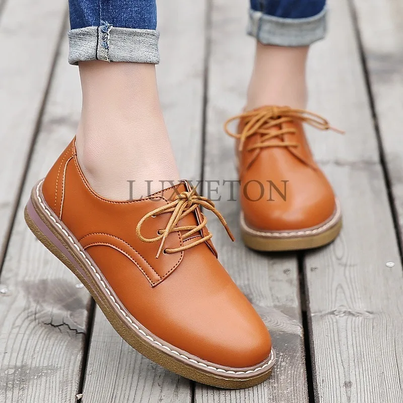 Round Toed Flat Bottomed Women Small Leather Shoes with Cross Straps and Stitching for Breathability Comfort and Versatility