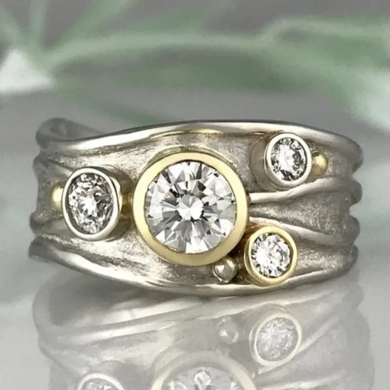 Fashionable and Personalized Ring For Women Inlay Cubic Zircon Design Hammer Patterned Concave Convex Ring Accessory