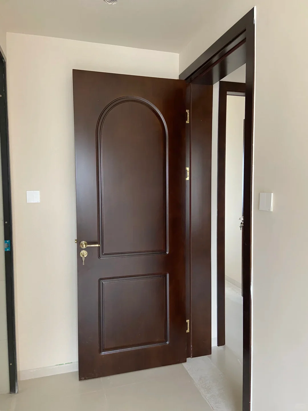

French Wooden Doors Are Suitable for Office Buildings and Apartments with Various Specifications and Colors of Interior Doors