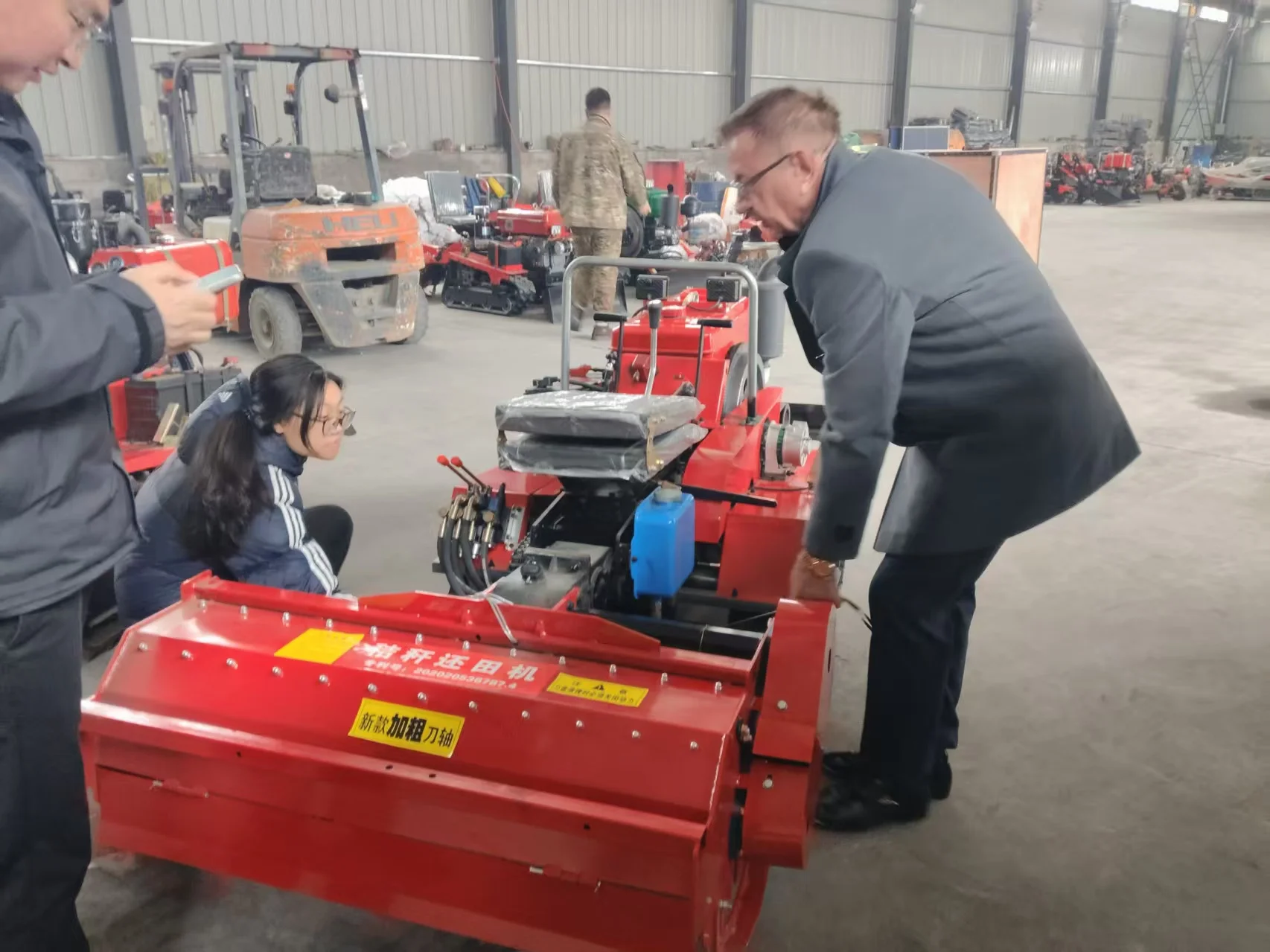 Tracked Rotary Tiller for Farmland Operation Diesel-powered 25HP 35HP Mini Crawler Tractor Small Tiller Cultivator