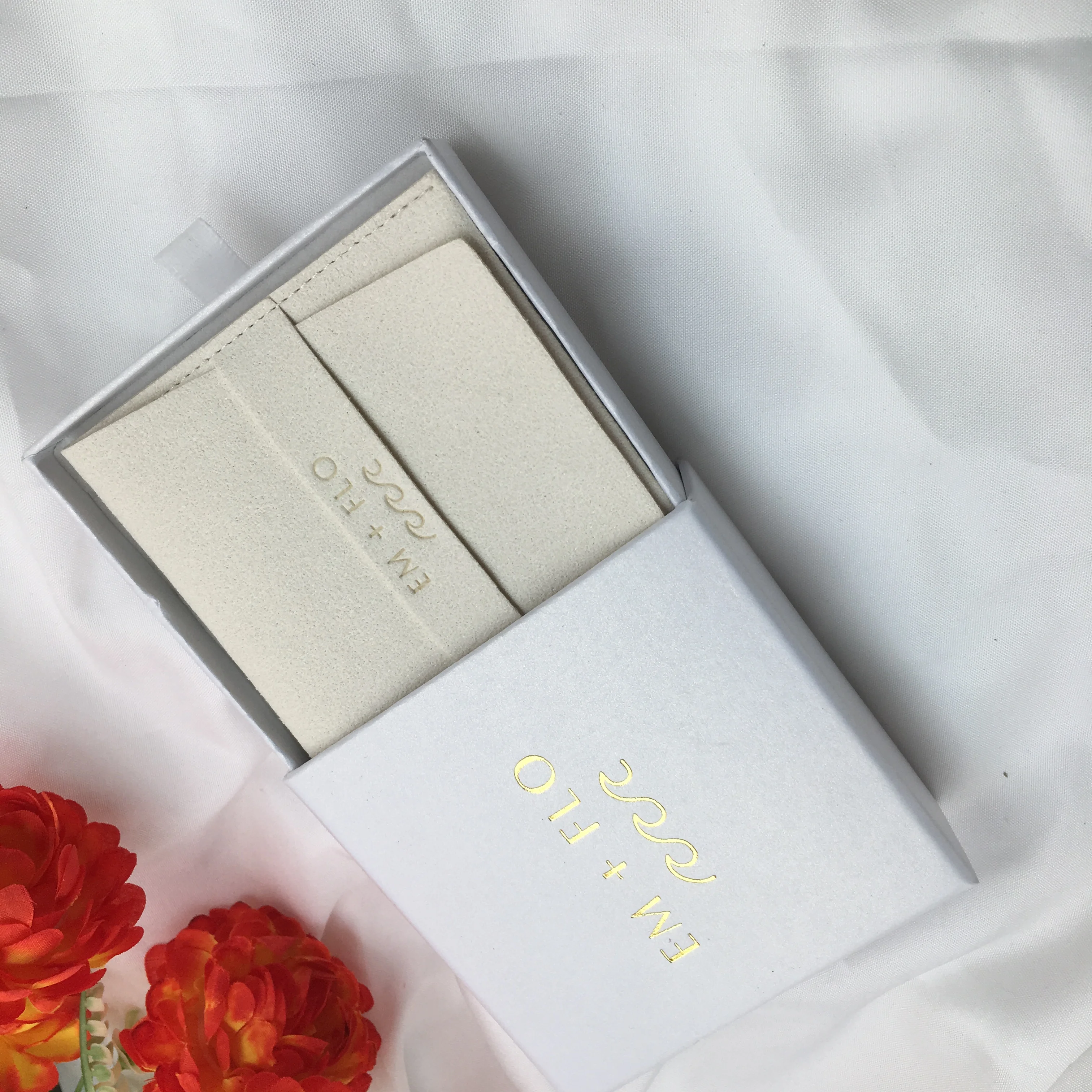 personalized-7x7x3cm-jewelry-box-inside-62x62cm-custom-logo-microfiber-strip-bags-suede-velvet-pouch-rings-earrings-organizer