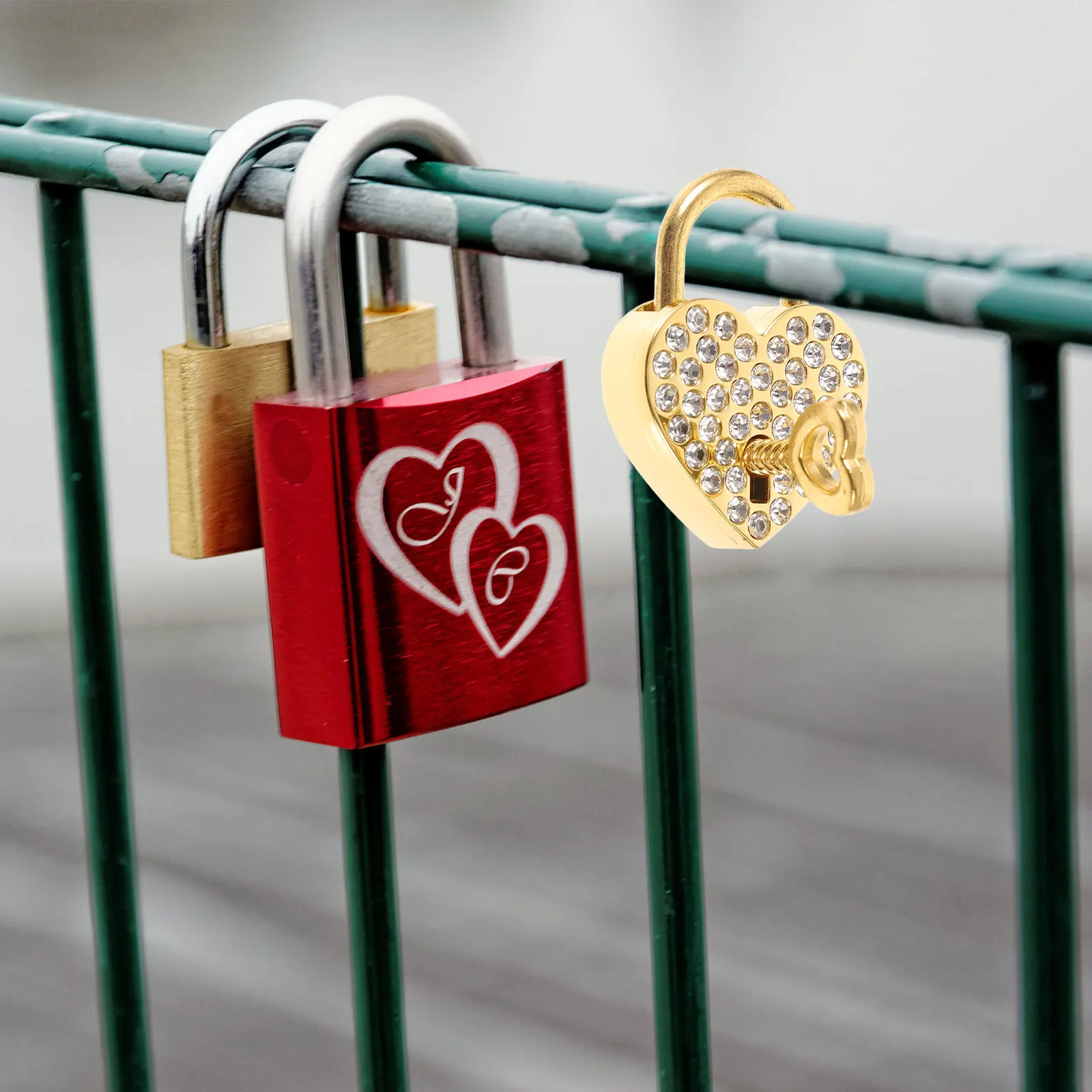 

2pcs Heart Shaped Padlocks Small Gold Rhinestone Locks for Luggage Diary Handbags Scenic Spots Wishing Love Decorative Durable