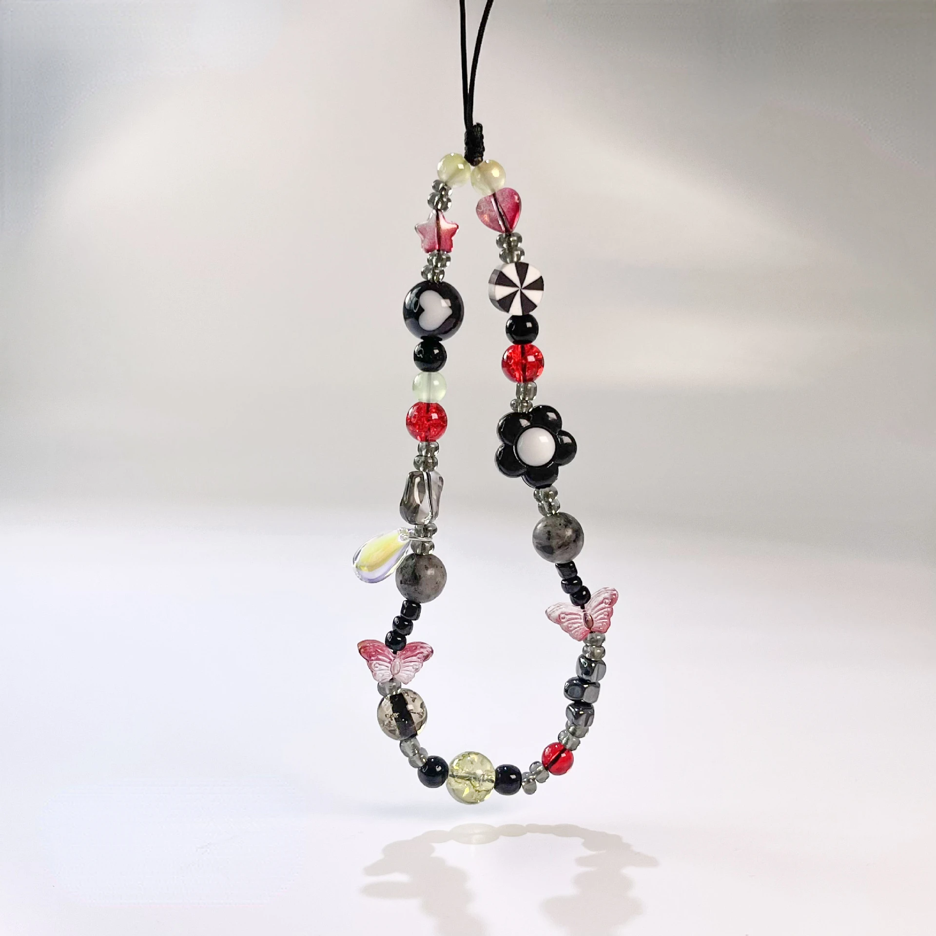 

Y2K модный брелок-бабочка с черными и белыми бусинами для телефона милый женский брелок для ключей с цветком для Iphone