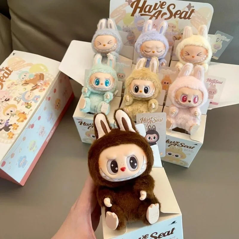 Boneka mainan Labubu Macaron karakter kartun gantungan kunci lucu Anime duduk Pie vinil wajah ornamen mewah hadiah mainan anak-anak