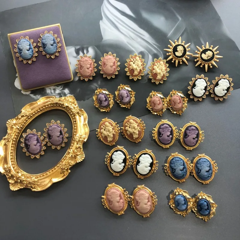 Victorian Crystal Rhinestones Cameo Vintage for Women Queen\'s Cameo Beauty Head Ear Stud Accessor Girl Gift 2023 New