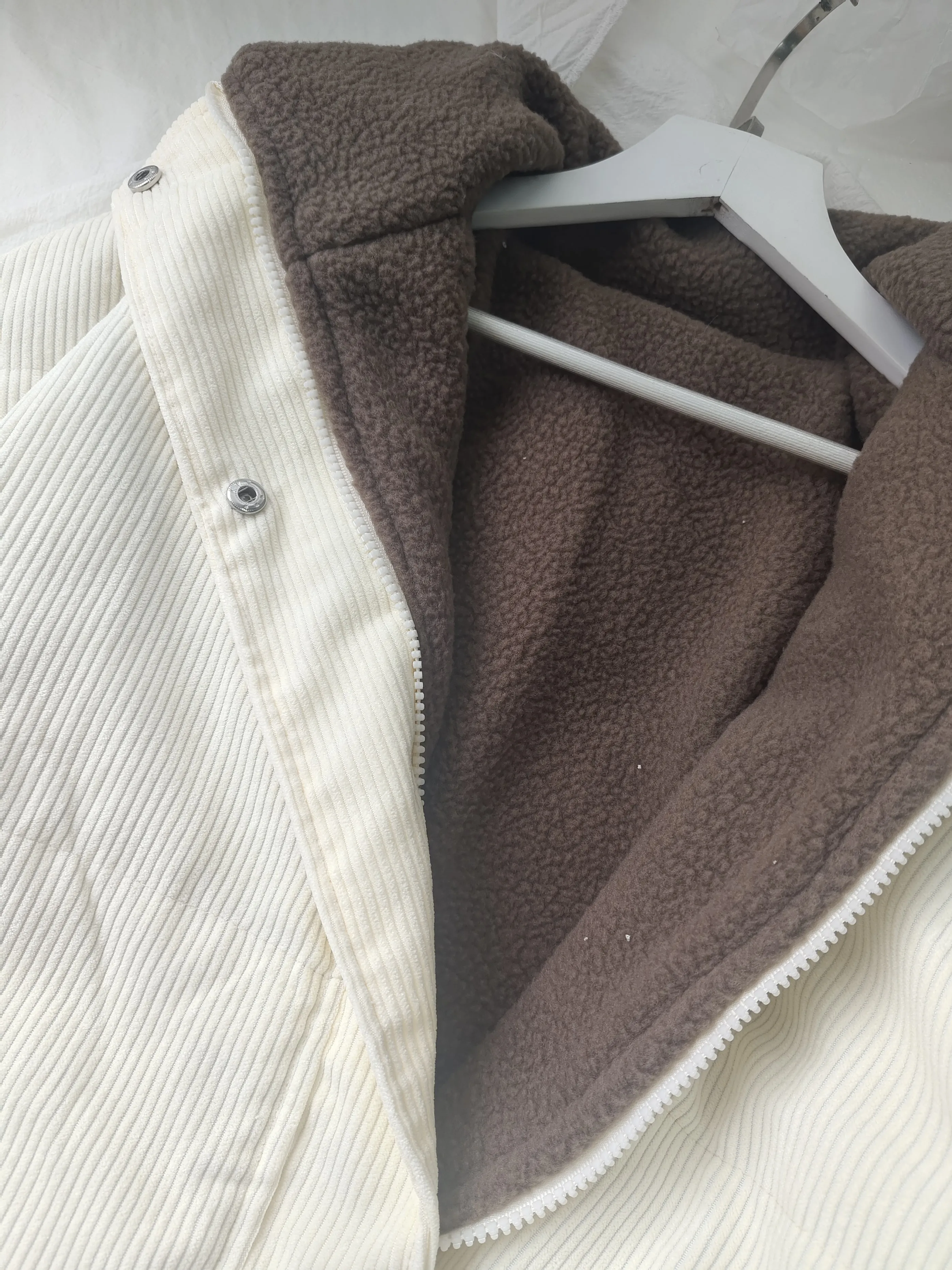 سروال قصير سترة معطف المرأة 2025 جديد الخريف الشتاء خمر سميكة الدافئة صوف الضأن القطن سترات معطف فضفاض على الوجهين ملابس خارجية