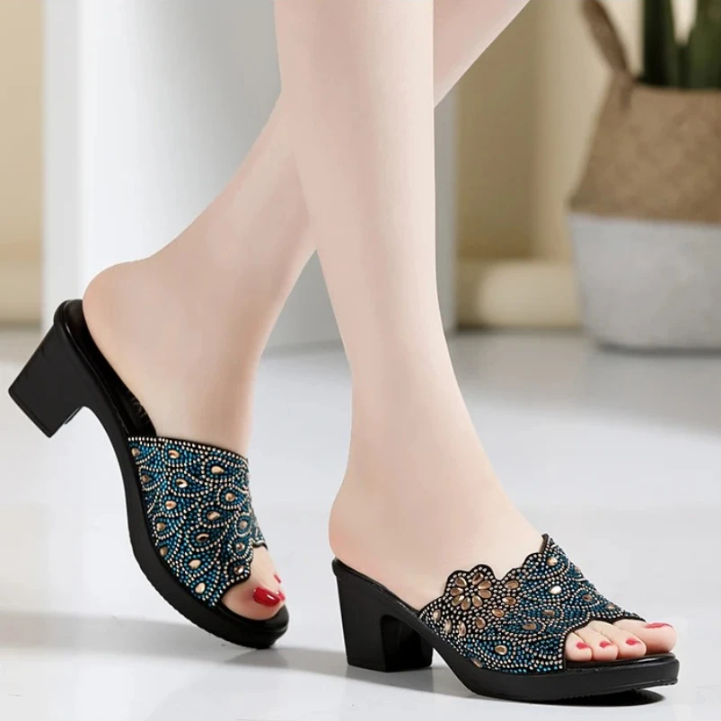 

Женские тапочки большого размера 925, летние модные женские тапочки из натуральной кожи, туфли на танкетке для среднего возраста, тапочки для мам