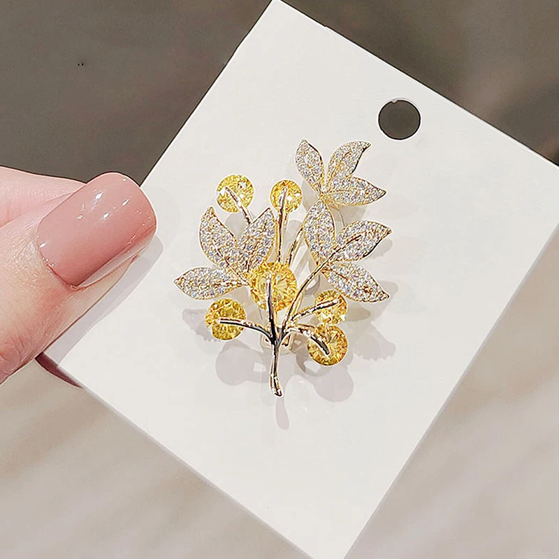 Fashion Elegant Rhinestone Lucky Leaves Brooches For Women Anti-glare Lapel Pin Clothing Coat Accessories Wedding Jewelry Gifts