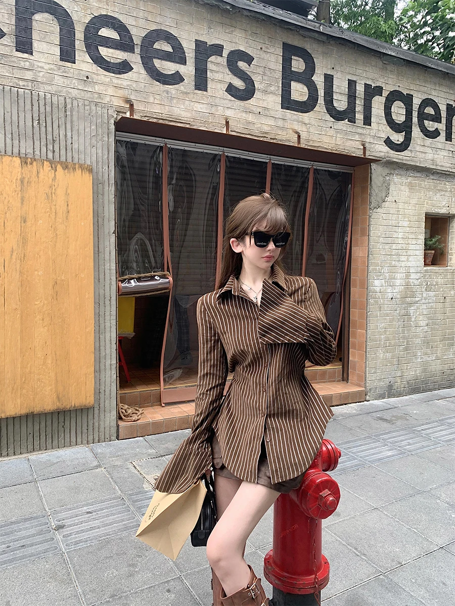 

Комплект Kikimy 2024: Новинка весенней коллекции — модная женская юбка из искусственной кожи в полоску, бренд Ele Quali, модель SY230902