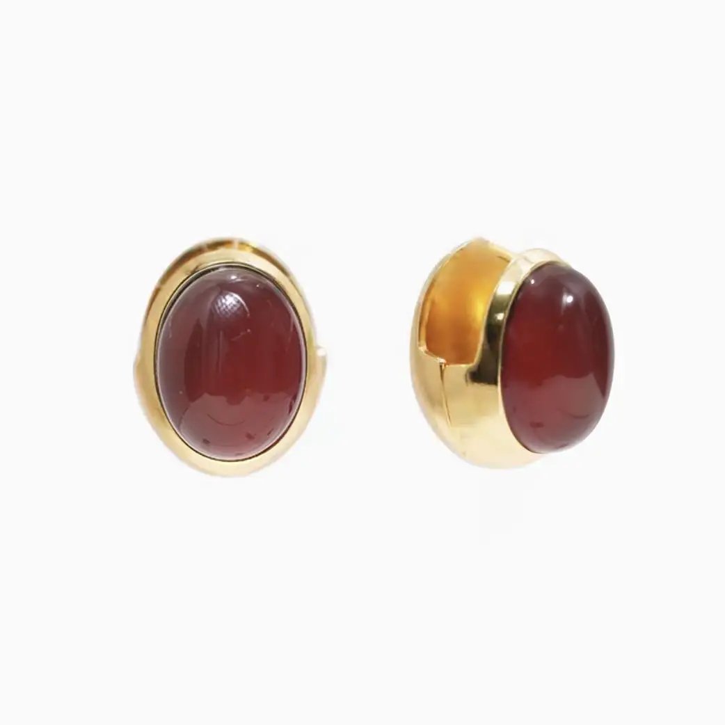 

Hong Kong style retro agate black mother shell niche high-end temperament versatile earrings