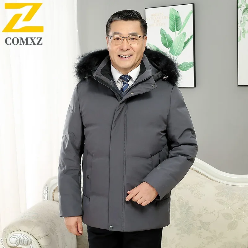 COMXZ 2025 الرجال سترة شتوية منتصف العمر قصيرة الأبيض بطة أسفل الحرارية عادية مقاوم للماء الكورية نمط معطف الأعمال في الهواء الطلق