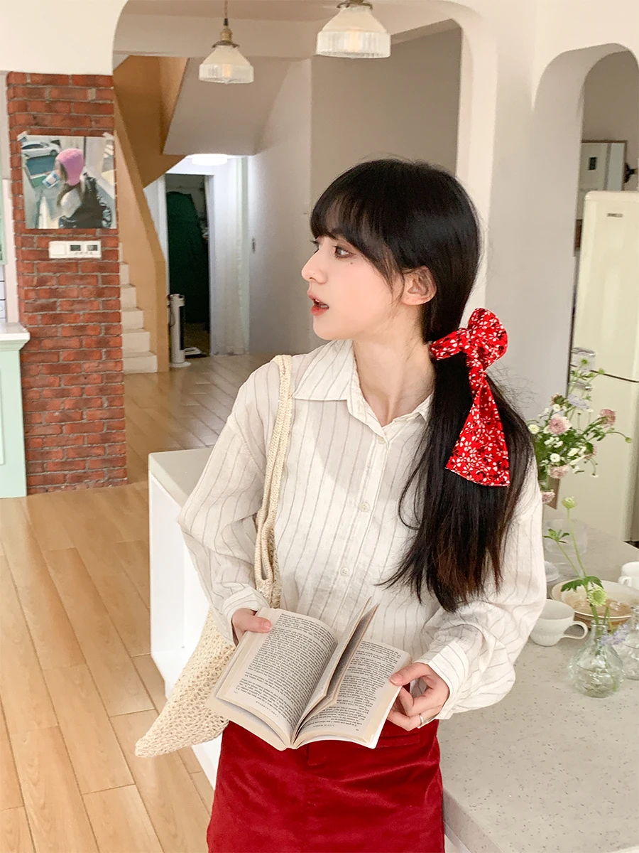 

EIDM Commuter Style Diamond Shirt Vintage Straight Cut Long Sleeve Button Detail Striped Pattern Shoulder Lengthened White Shirt