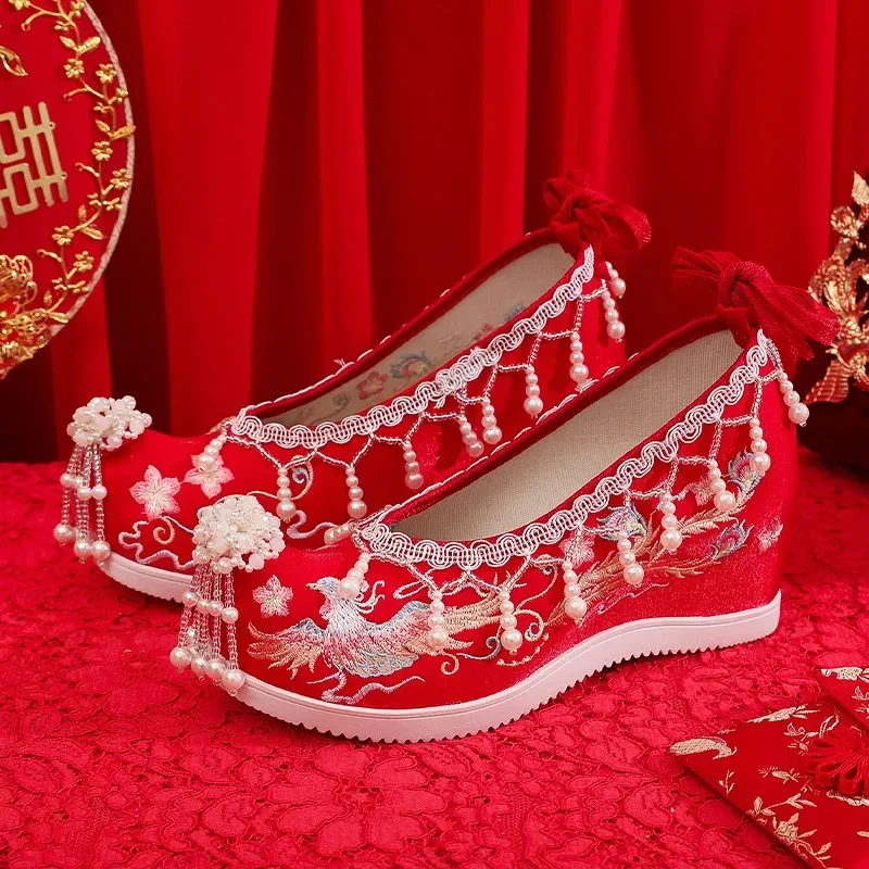 Women Embroidered Wedding Shoes Chinese Traditional Wedding Hanfu Footwear Women Hidden Heels Internal Height Increasing Shoes