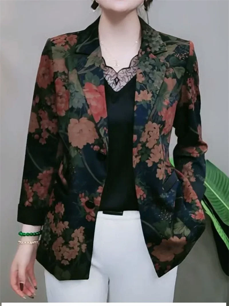 Abito da madre sottile in stile occidentale 2025 Primavera e autunno Nuovo top alla moda, giacca corta da donna di mezza età e anziani