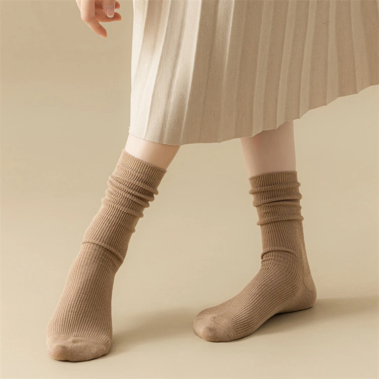 Frauen Baumwolle Socken Neue Herbst Casual Einfache Feste Farbe Winter Warme Socken Für Frauen Koreanischen Stil Mittleren Rohr Mädchen Pile socken – Detail 5