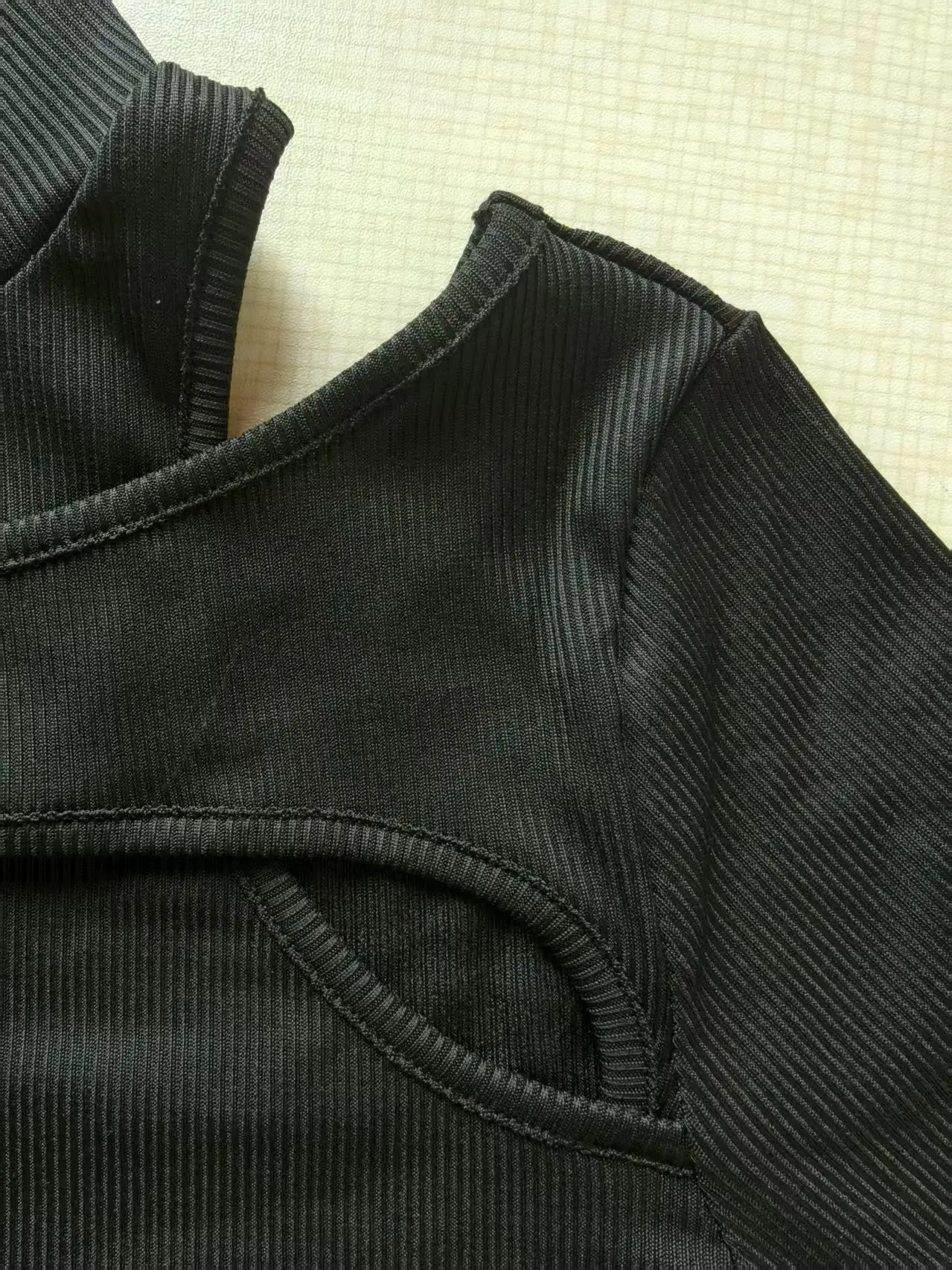 Damen-T-Shirt mit Rundhalsausschnitt, kurzes Modell, Spicy Girl Street Style, hoher Kragen, ausgeschnitten, sexy, schmal geschnitten, Herbststil – Detail 4
