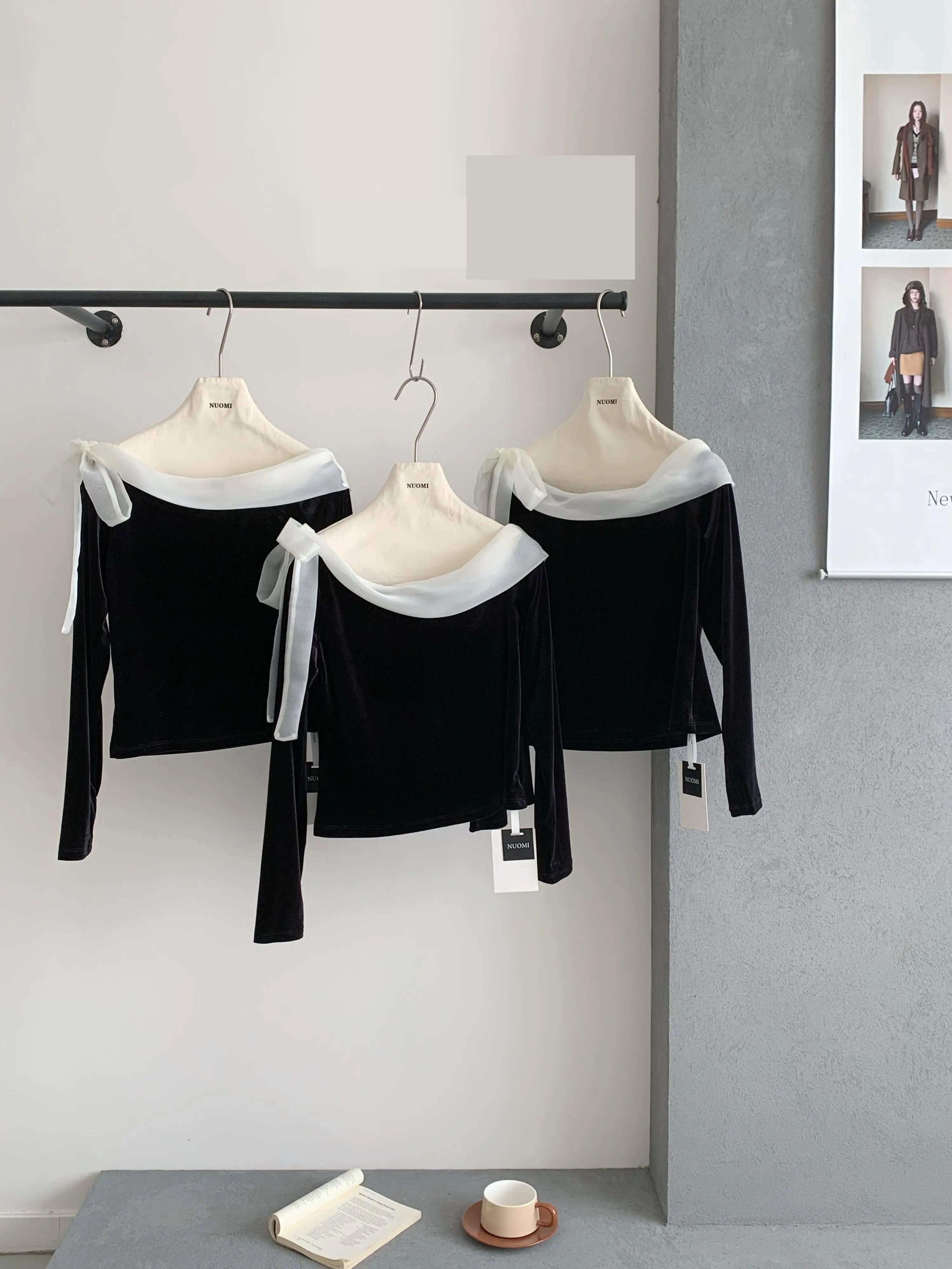 Camiseta de terciopelo de manga larga con cuello oblicuo para mujer, camiseta negra ajustada Vintage elegante de retazos de tul para otoño e invierno