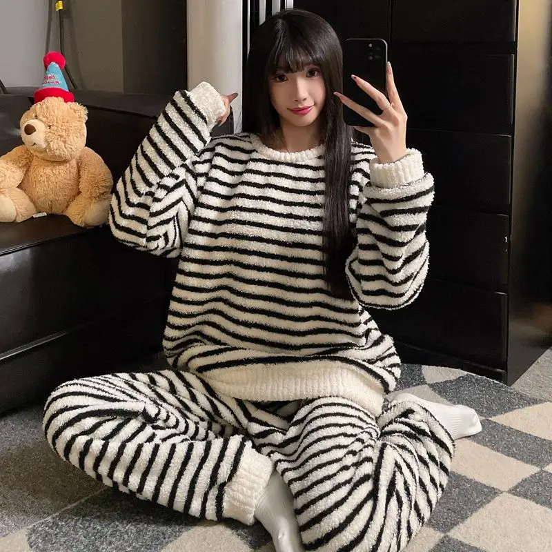 

Парные пижамы из фланели с полосатым дизайном, теплая домашняя одежда, женские пижамы больших размеров из кораллового флиса с длинными рукавами и круглым вырезом