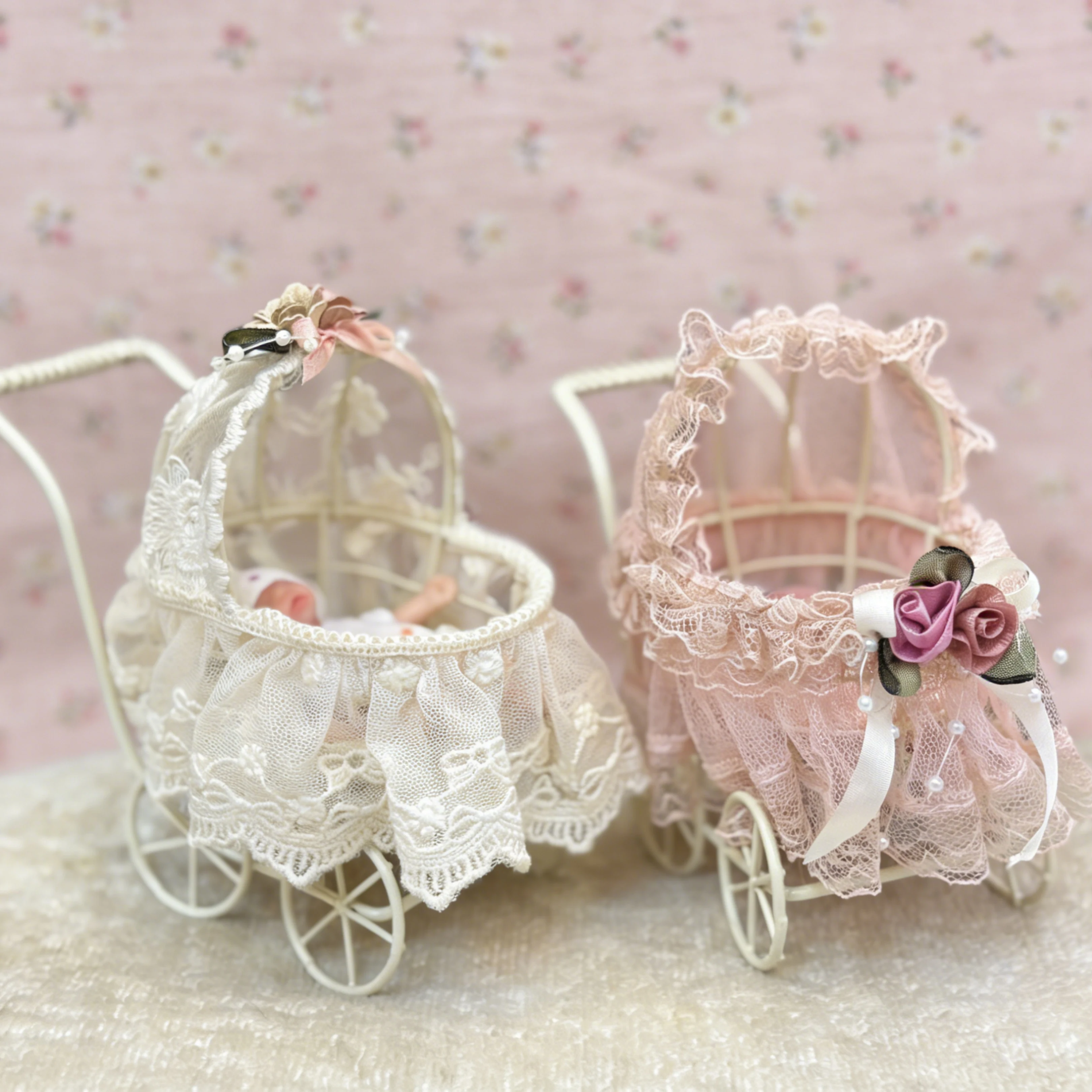 

Lace Trim Baby Stroller, Suitable For Silicone Babies 4 Inches and Under, Exquisite Toy Accessories Cart, Gift/Decor/Collection