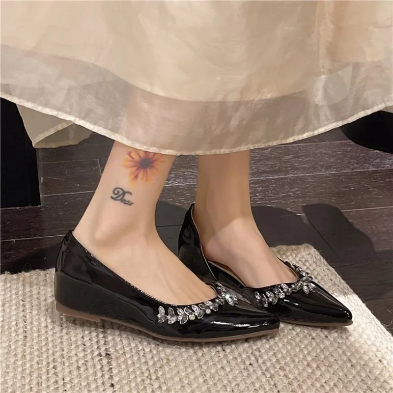 

2026 Pointed Toe Chunky Heel Single Shoes Women's Summer New Style Elegance Rhinestone