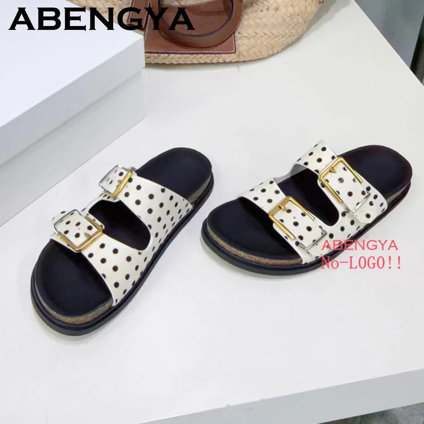 

Новые летние женские шлепанцы 2026 года с открытым носком, замшевые, с металлической пряжкой, повседневные пляжные сандалии-мюли для улицы