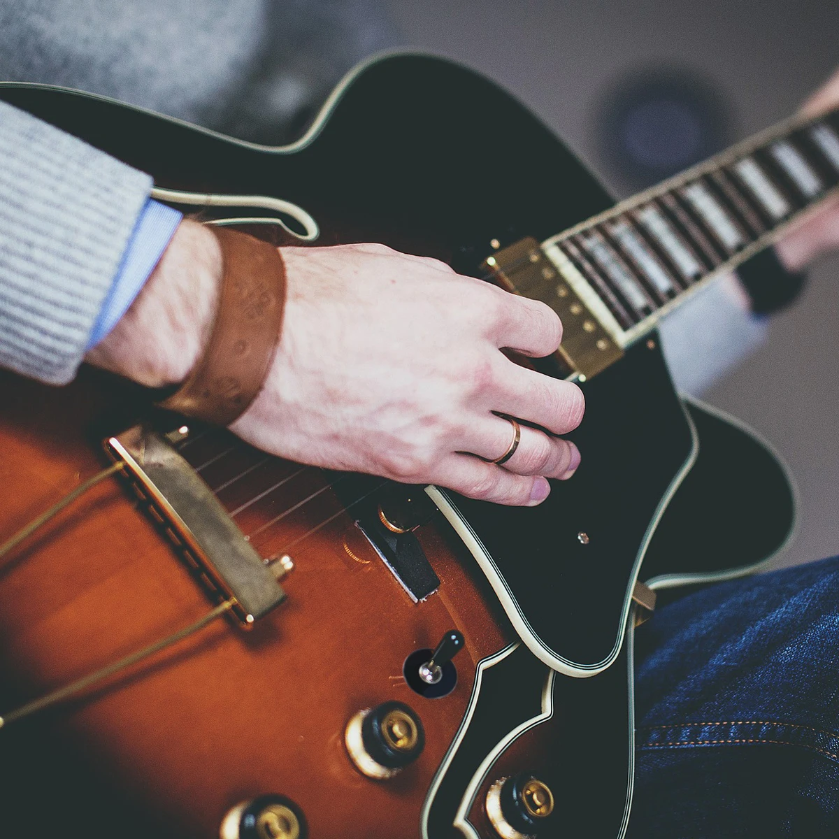 

2pcs Black Plastic Gold Embossed Rhythm Treble Switch Plate For Electric Guitar Stick-On Replacement Cover Guitar Parts