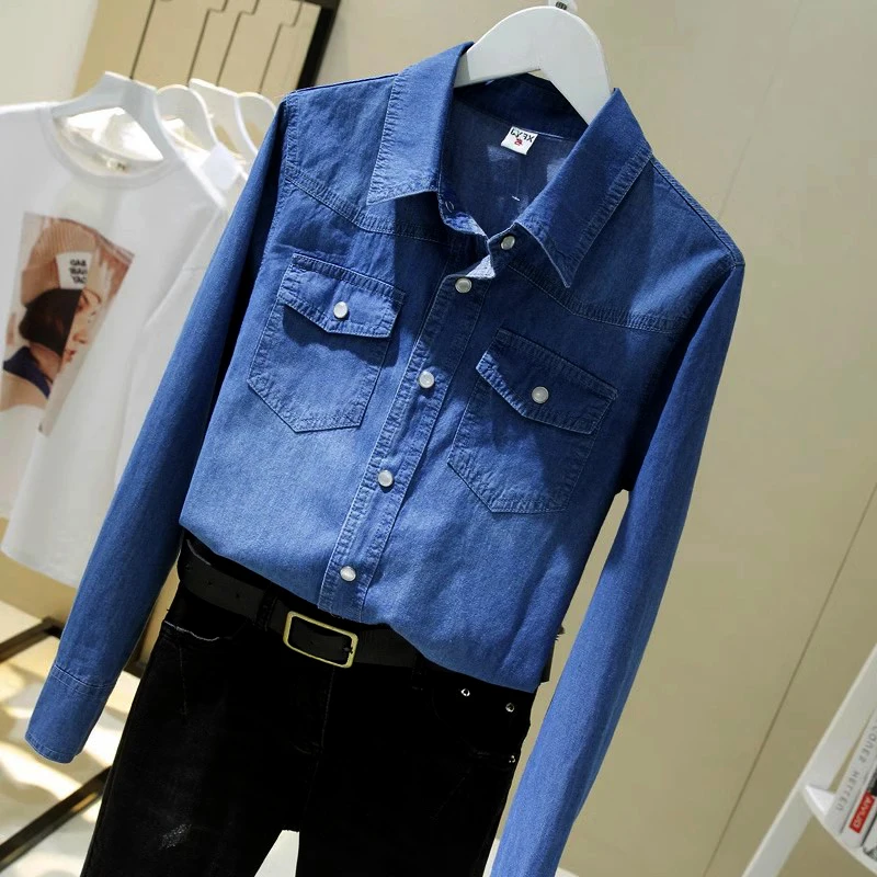 Niebieska koszula dżinsowa dla kobiet z długim rękawem i klapami Prosta koszula slim fit Wiosna Jesień Podwójna kieszeń Casualowa bluzka damska