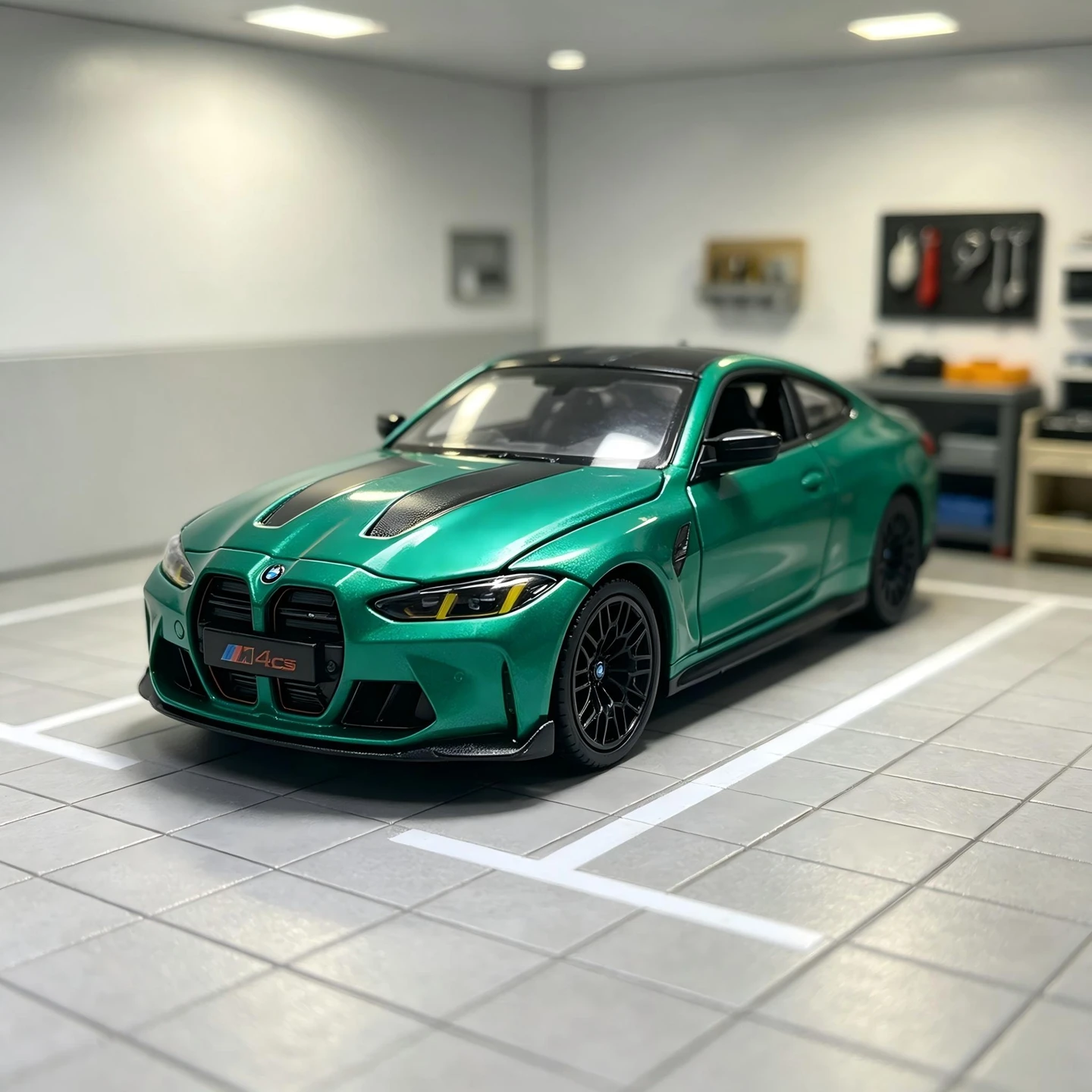 Rastar 1:24 Simulationsmodell BMW M4 CS, Legierungs-Limousinenmodell, Ornament, Geschenk, Türen und Motorhaube können geöffnet werden, für statische Dekoration.