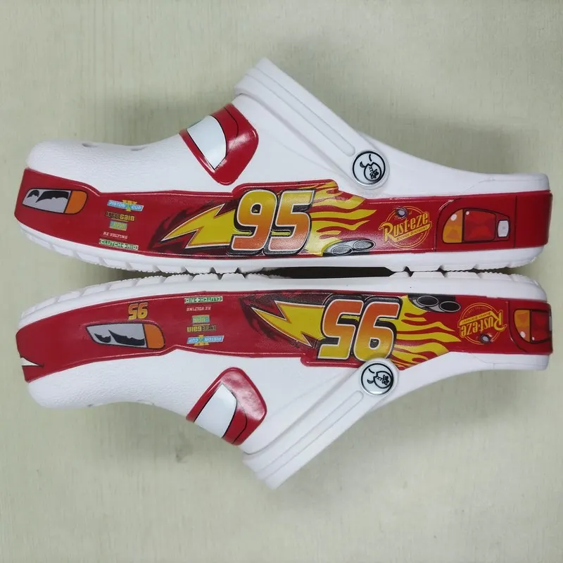 Nuevos zapatos de cueva parpadeantes Disney Lightning McQueen, zapatillas creativas suaves y transpirables con personalidad a la moda para estudiantes, regalo de vacaciones