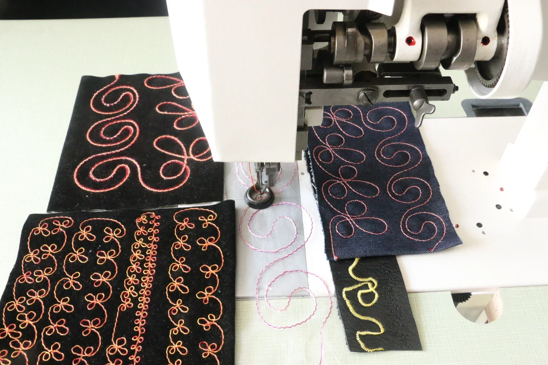 Hot sales DS-1121 Handle Operated Single Needle Lock Stitch Zig-Zag embroidery machine
