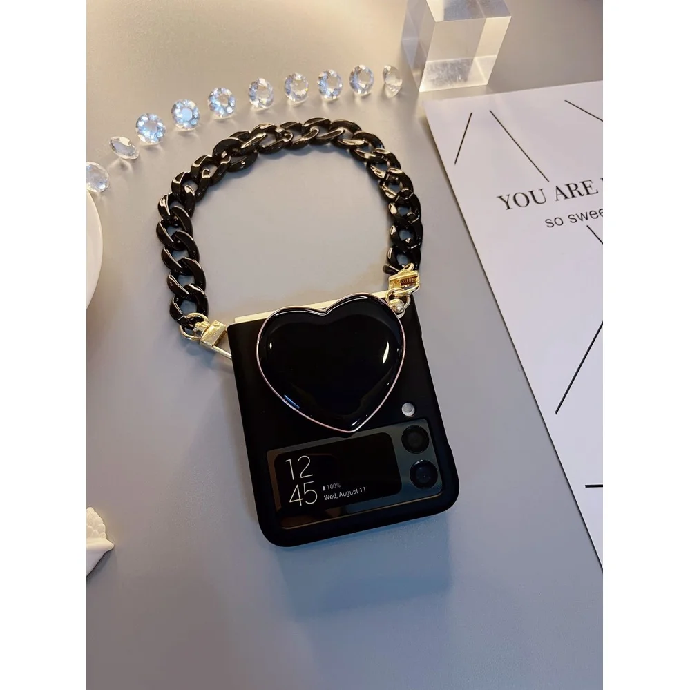 Etui na telefon Samsung Galaxy Z Flip 4G 7 6 5 4 3 5G Fashion Black Love Heart Stand Holder Portable Hand Chain Matte Skin Phone Case Cover