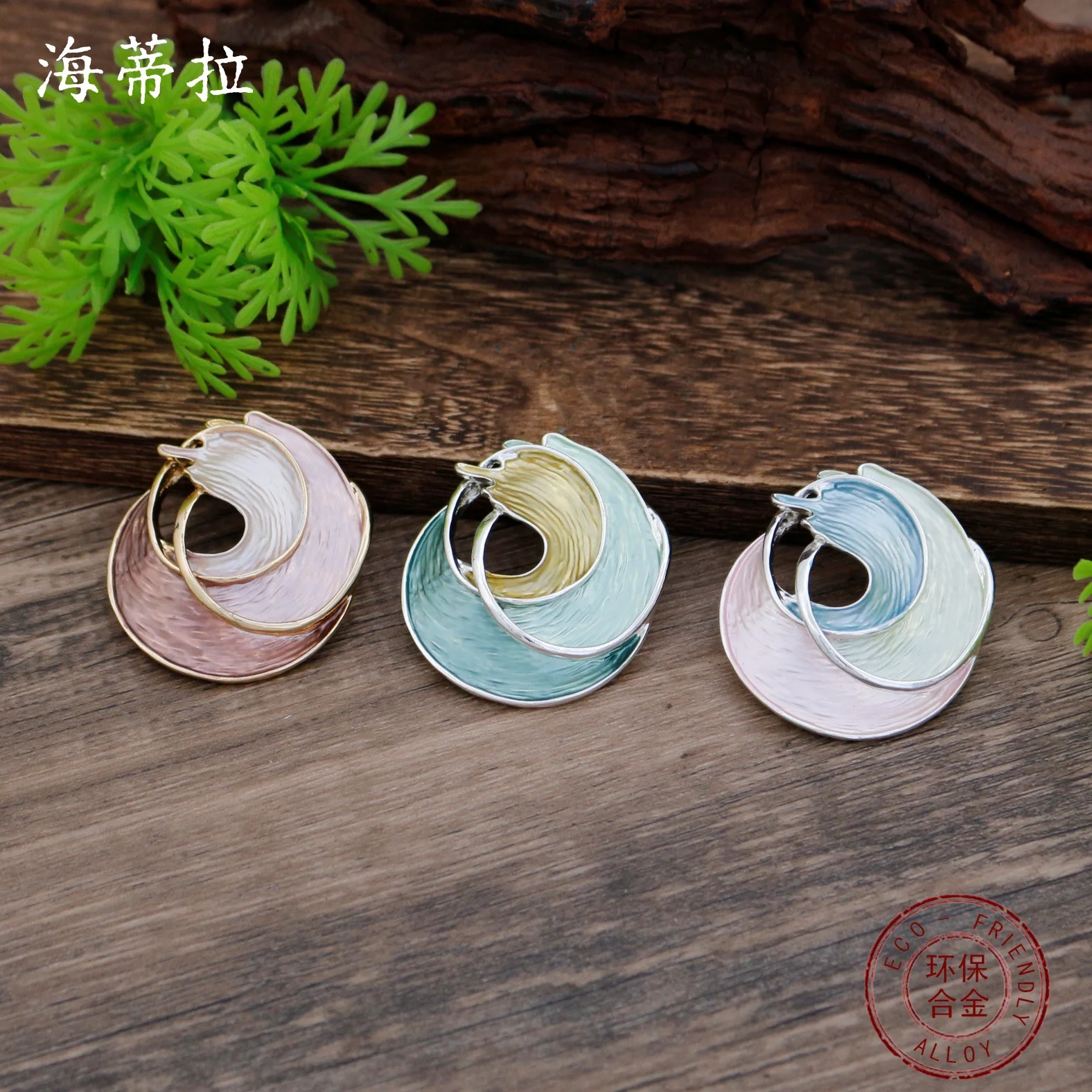Hot-selling enamel color hollow geometric wave magnetic brooch women's simple advanced sense multifunctional breast buckle
