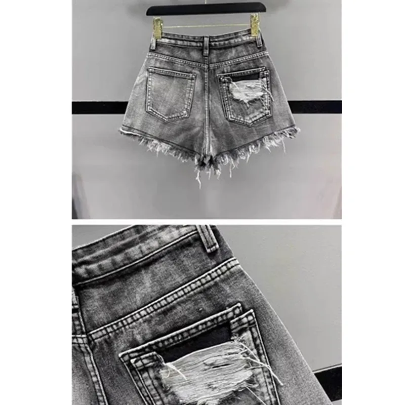 Jambes portées avec bords rugueux short en jean noir délavé 2025 été nouvelles femmes mode a-ligne jambe large trou déchiré Denim court