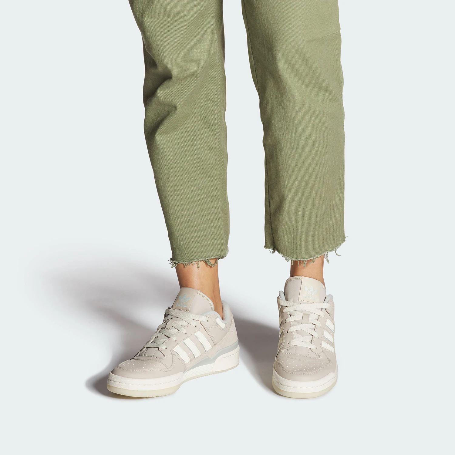 

Adidas Originals Women's Durable Lace-Up Low-Top Sneakers IF5165