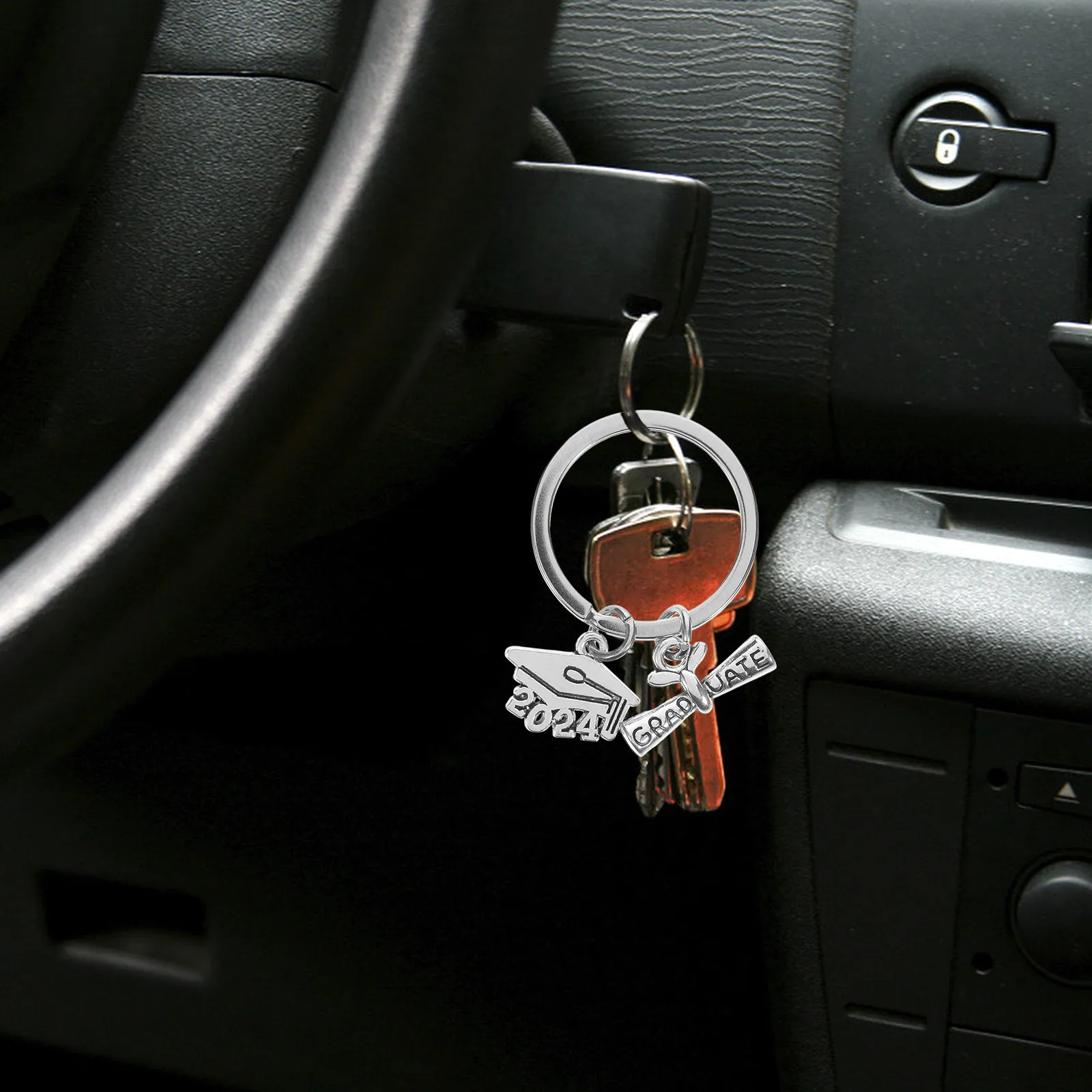 2024 Graduation Keychain Alloy Grad Keyring with Scroll and Bachelor Cap Design for Graduates Key Hanging Ornament Grad Gift