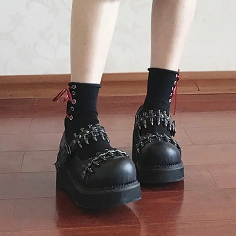 2025 Black Thick Sole Bullet Rivet Buckle Pumps Spring New Round Toe Street Rock Cool Girl Shoes Party Punk Fashion Casual Shoes