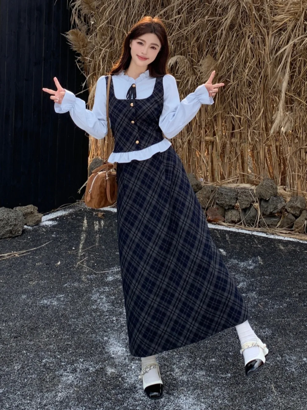 

Модный комплект из двух предметов в студенческом стиле больших размеров: топ и юбка, скрывающие живот, с эффектом похудения, новинка весенней коллекции.