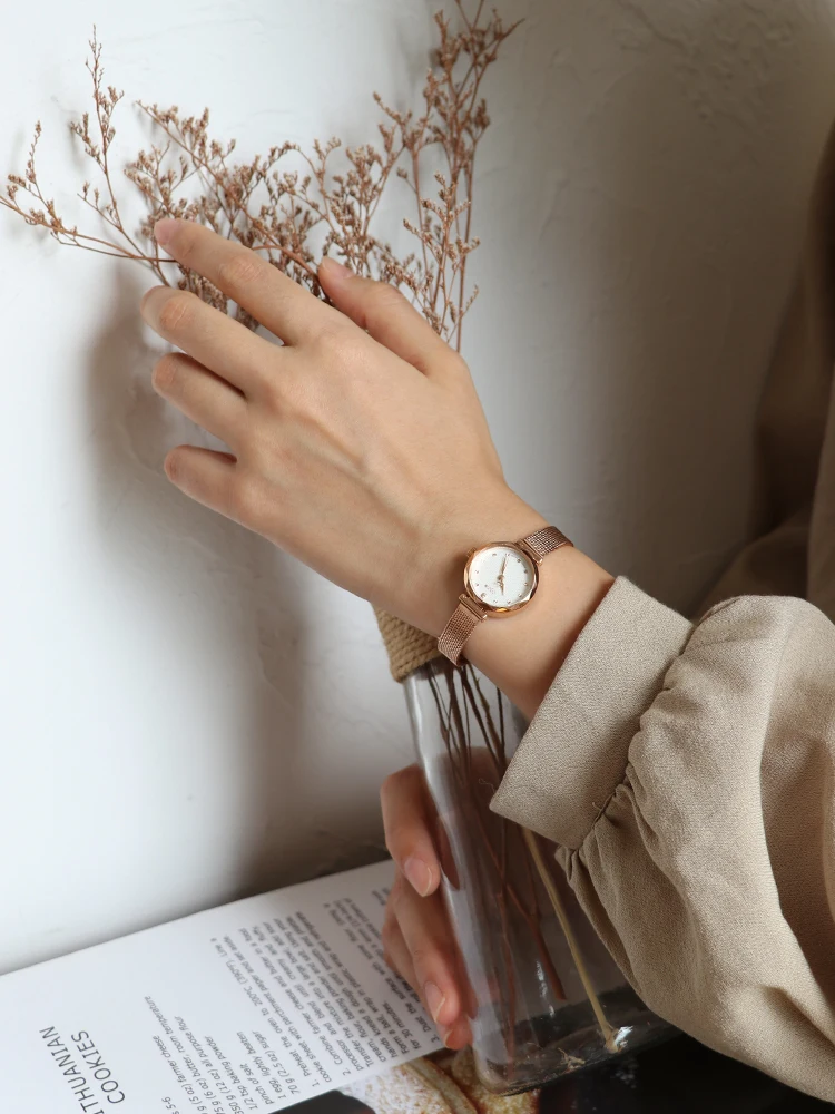 New Luxury Small Dial Steel Band Minimalist Retro Watch, A Stylish And Luxurious Women'S Watch, A Compact Ladies' Watch.