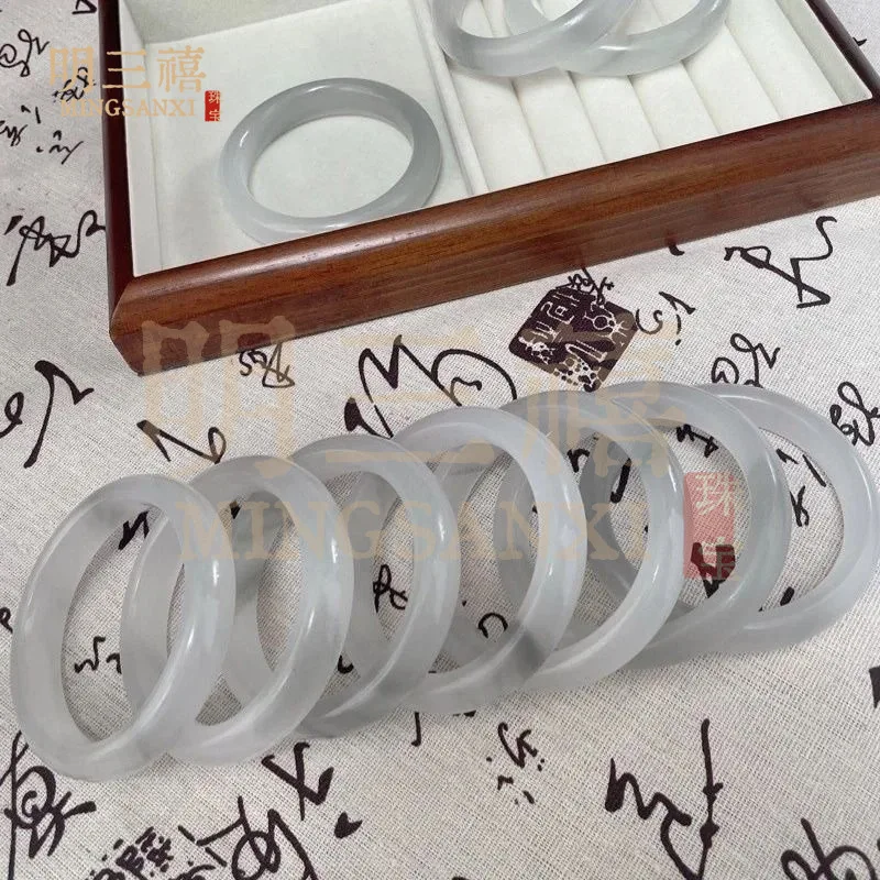 

Браслет с цветочным узором в стиле тушевой живописи с пейзажным мотивом, дымчато-серый, идеальный подарок.